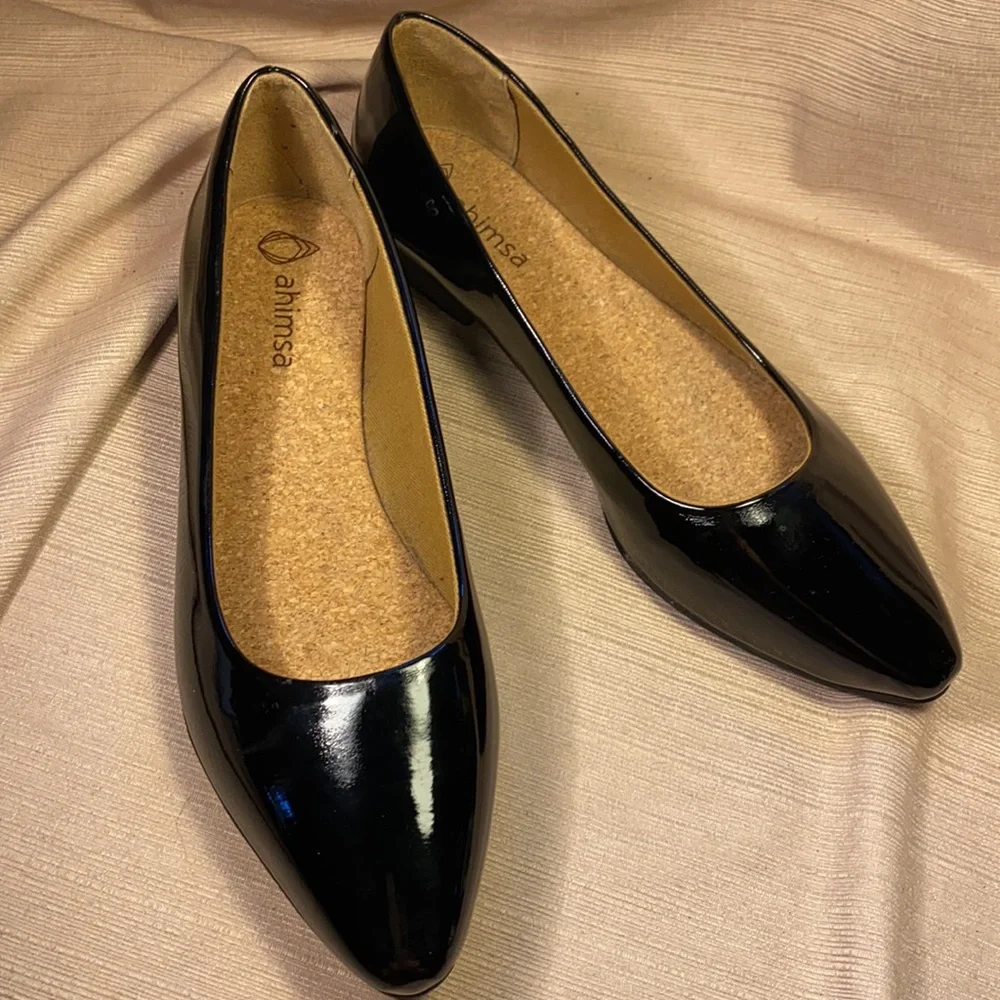 NWOT Ahimsa point toe cork footbed flats 2